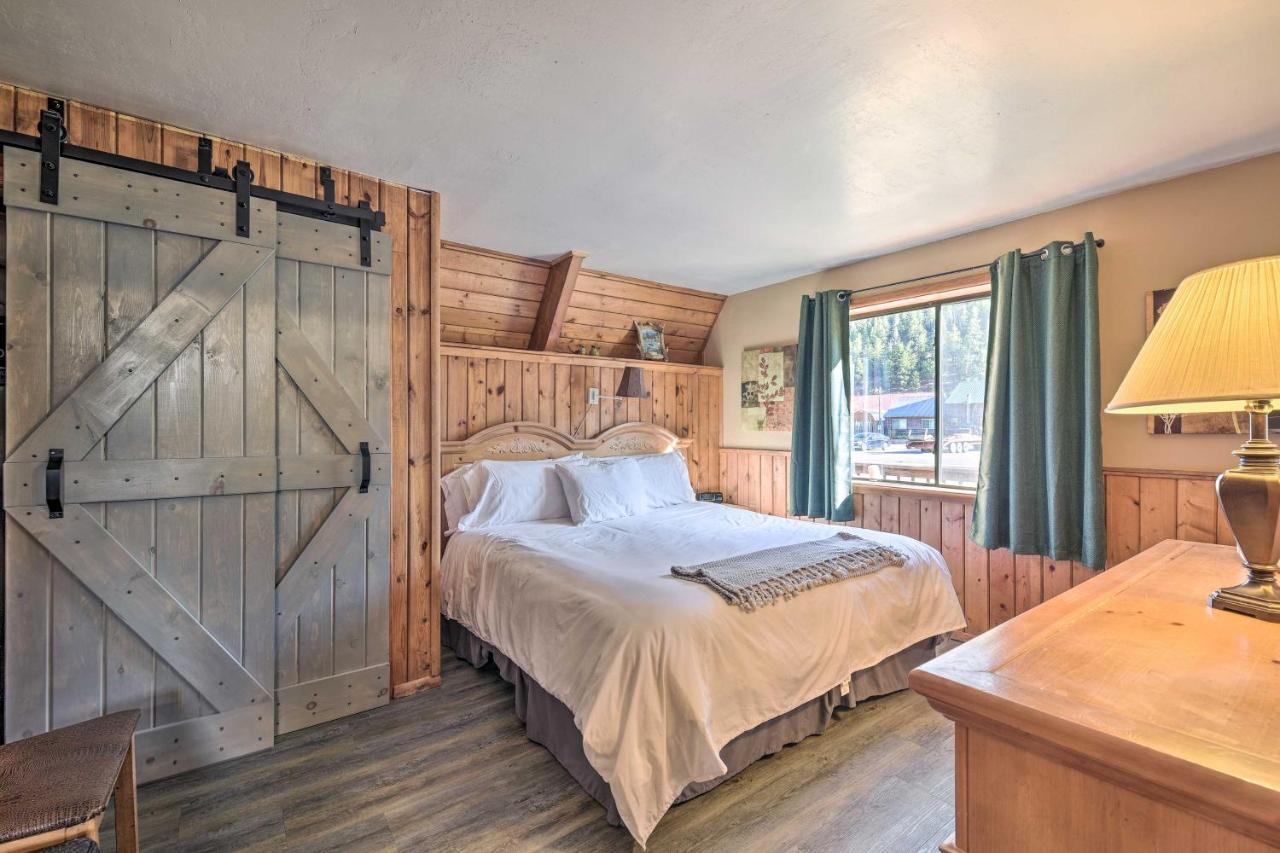 Ski-Inandski-Out Red River Cabin With Mtn Views! المظهر الخارجي الصورة