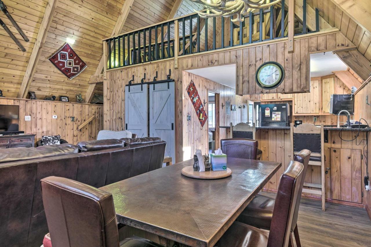 Ski-Inandski-Out Red River Cabin With Mtn Views! المظهر الخارجي الصورة
