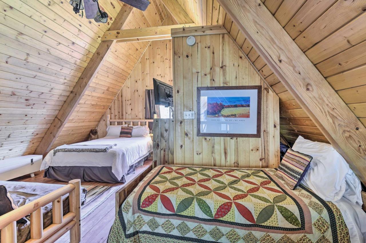Ski-Inandski-Out Red River Cabin With Mtn Views! المظهر الخارجي الصورة