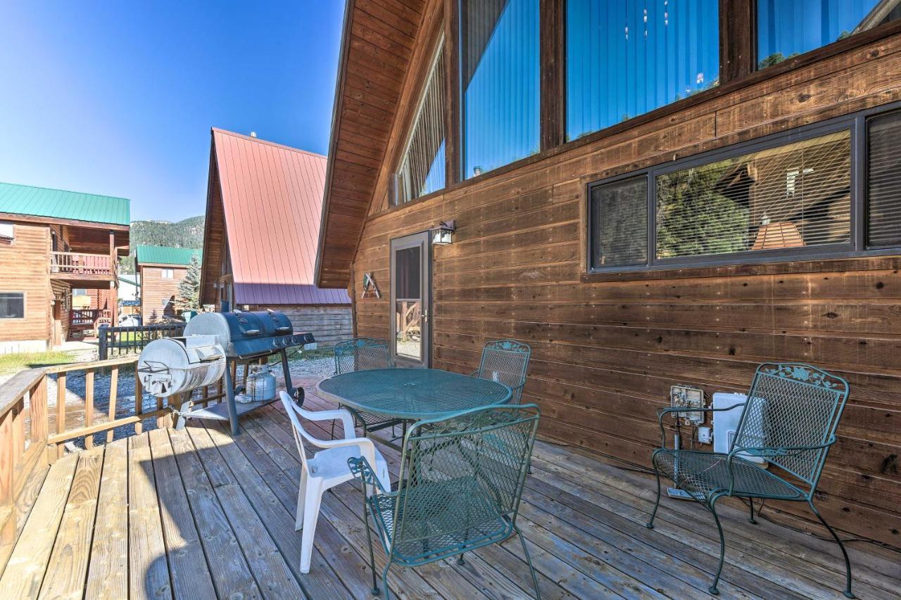 Ski-Inandski-Out Red River Cabin With Mtn Views! المظهر الخارجي الصورة